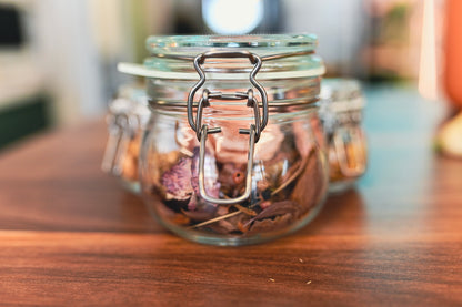 Small pot of rose (eternal rose and dried flowers)